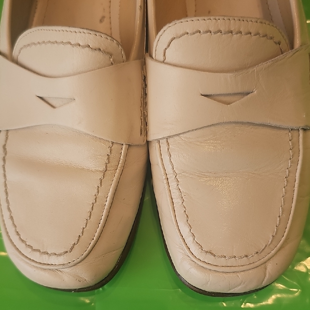 Coach Cream Moccasin-Style Flats with Classic Design - Picture 5 of 17